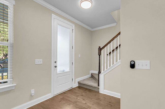 Building Photo - Stunning 3-Bed / 2.5-Bath Home in Park Cir...