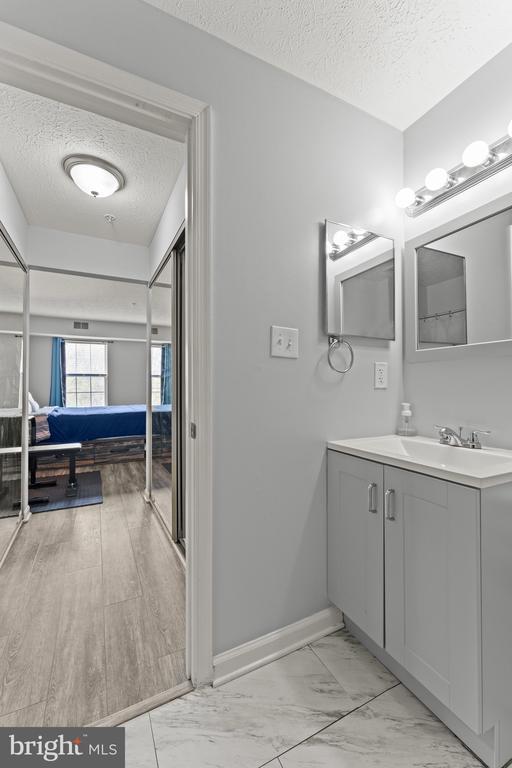 Building Photo - 8951 Town Center Cir