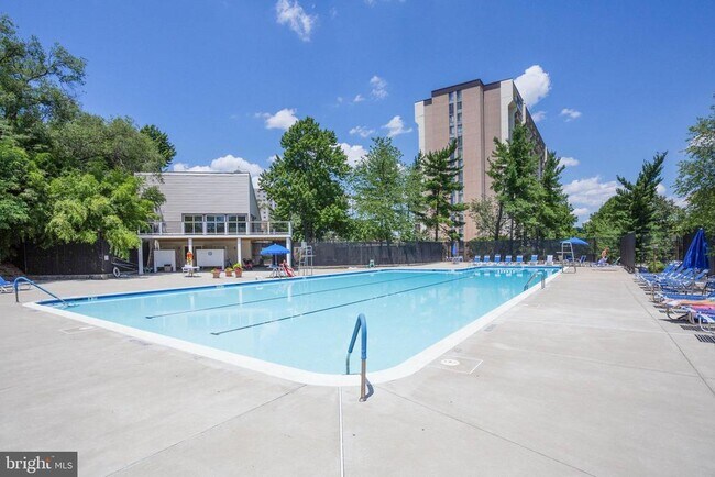 Building Photo - 5300 Holmes Run Pkwy