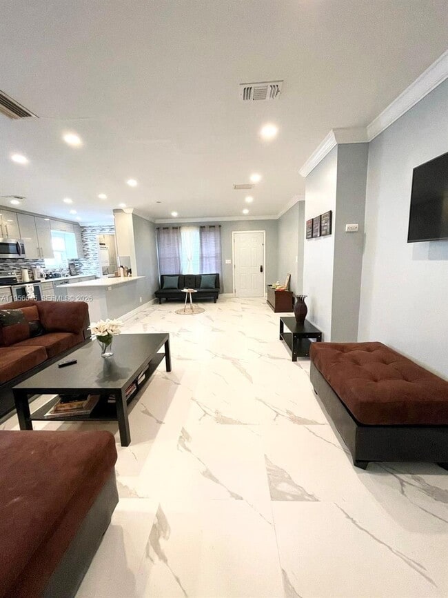 Building Photo - 223 SW 10th St