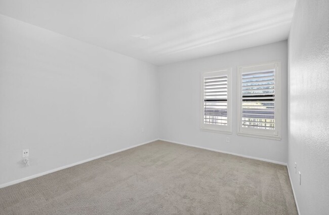 Building Photo - 1123 S Villa Way