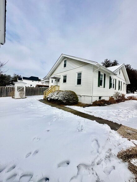 Building Photo - 48 Valley Dr