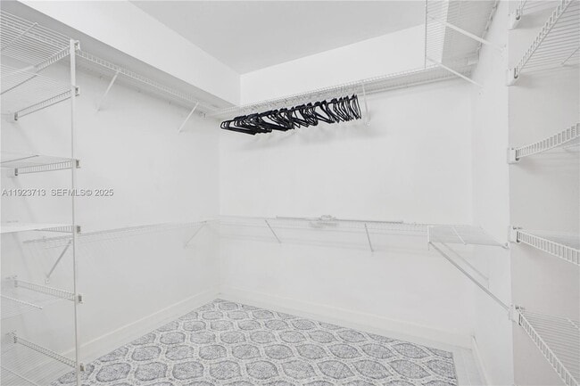 Building Photo - 3600 Mystic Pointe Dr