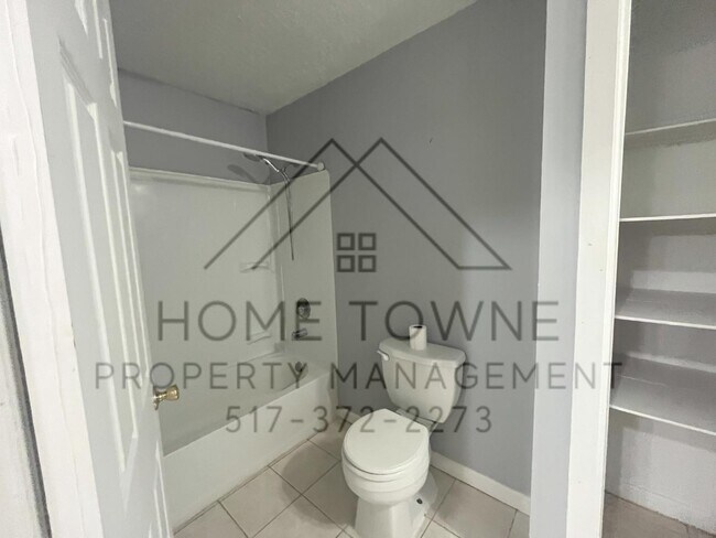 Building Photo - 5935 Twin Oaks Dr