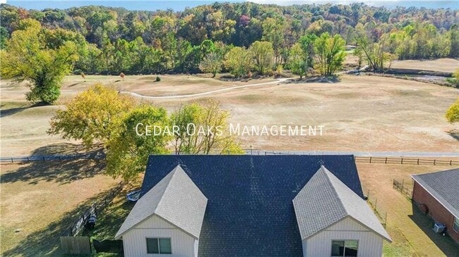 Building Photo - 645 Sugar Creek Rd