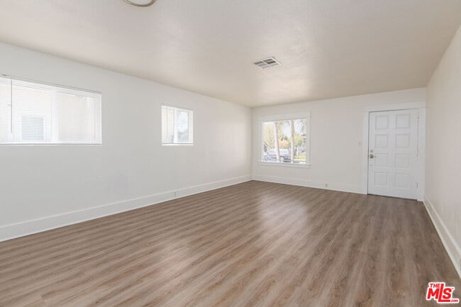 Building Photo - 2132 Cloverdale Ave