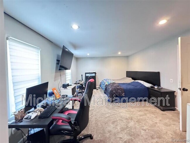 Building Photo - 5203 Forestdale Ct