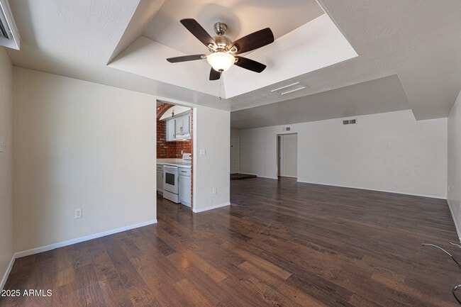 Building Photo - 601 W Coral Gables Dr