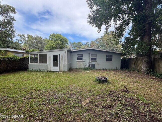 Building Photo - 724 Greenway Pl