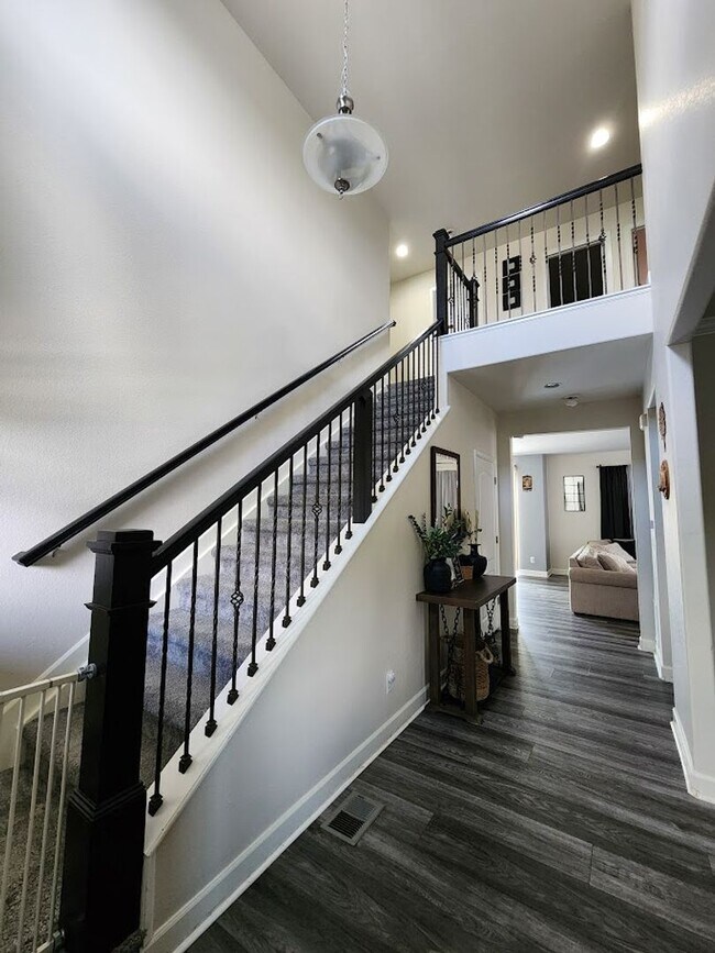 Building Photo - Long Realty & Property Management - 5 bedroom Stunning Home with Full Finished Basement