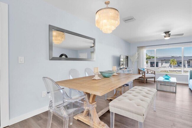 Building Photo - 104 24th St