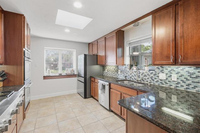 Building Photo - 1617 Oak Creek Dr