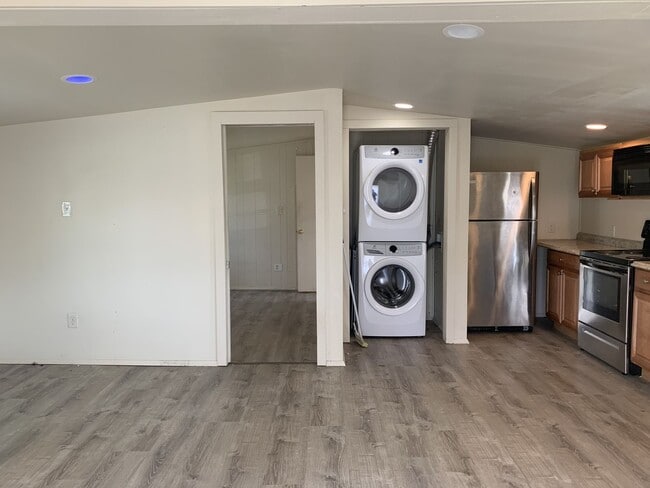 Building Photo - 302 Fairmount Ave