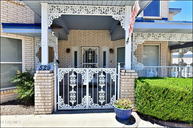 Building Photo - 529 Castlerock Ln