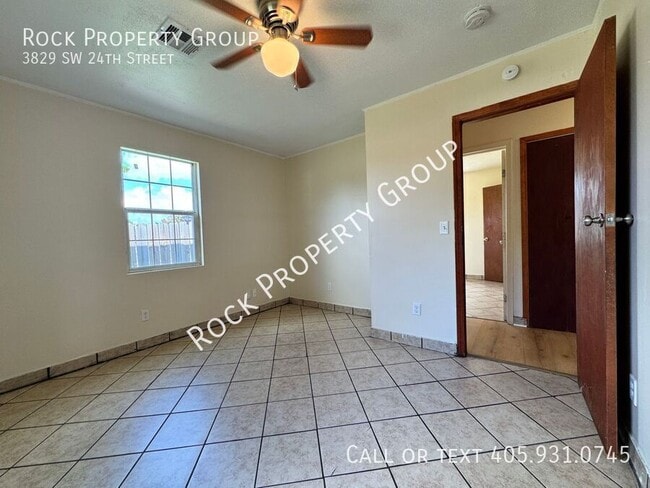 Building Photo - 3829 SW 24th St