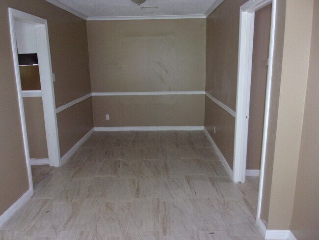 Building Photo - 1297 Vicoscia Ave