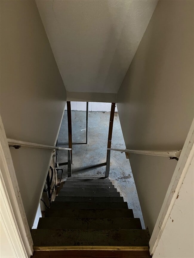 Building Photo - 1705 Cliff Ridge Ct