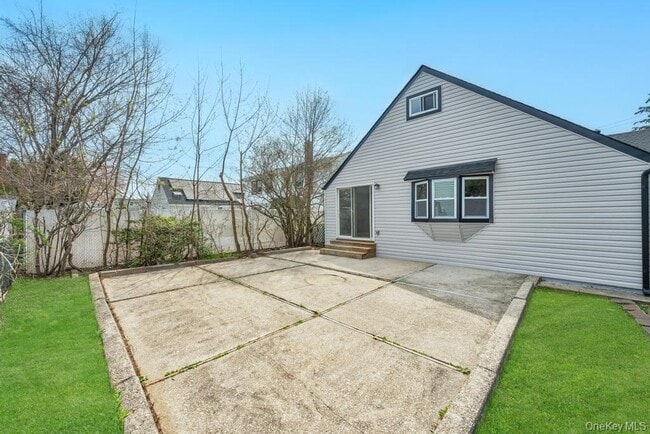 Building Photo - 207 August Rd