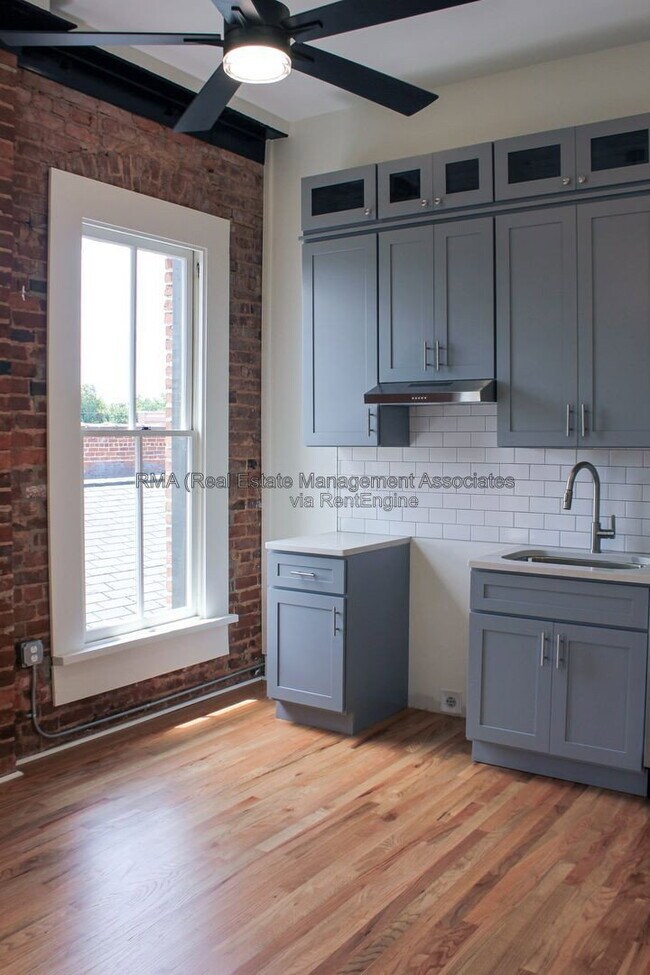 Building Photo - 4 6/8 Zebulon St