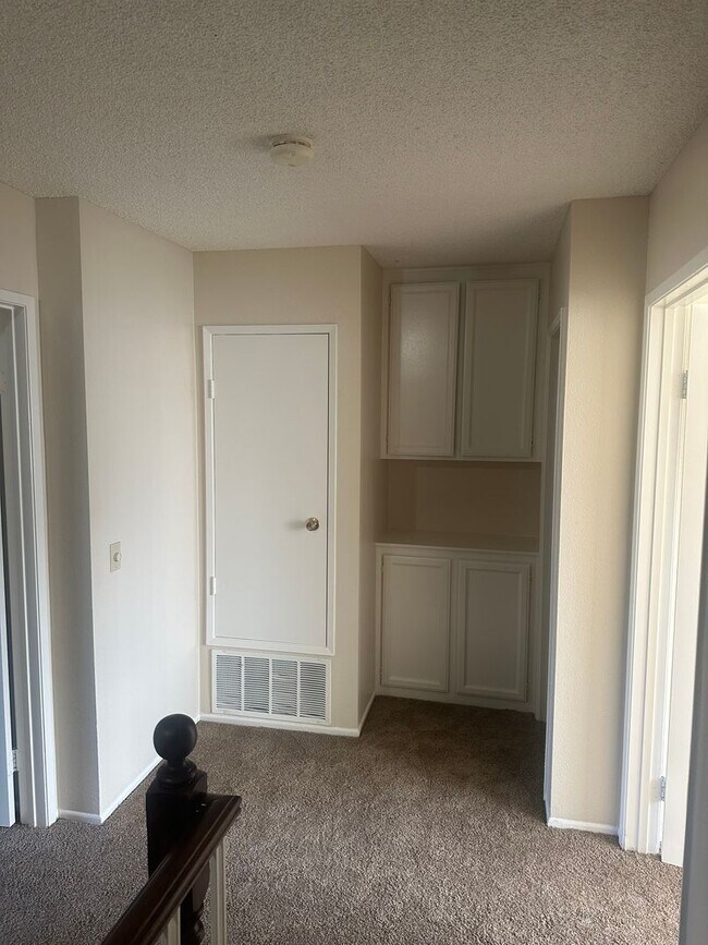 Building Photo - Charming 3-Bed/2.5-Bath Townhome with 2-Car Garage in Garden Grove