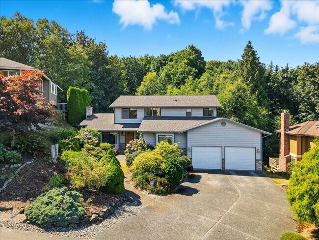 Building Photo - 5Bd/2.5Ba Everett Home