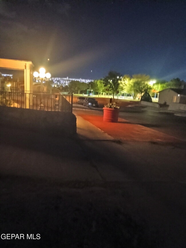 Building Photo - 3415 Wickham Ave