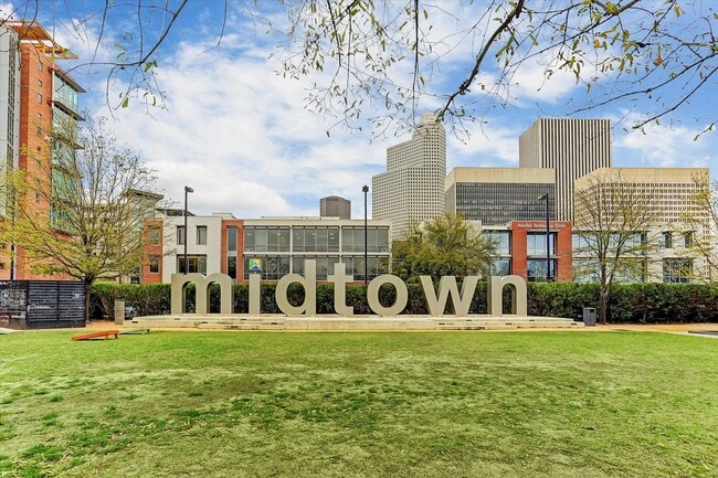 Building Photo - 2000 Bagby St