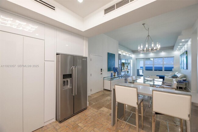 Building Photo - 3725 S Ocean Dr