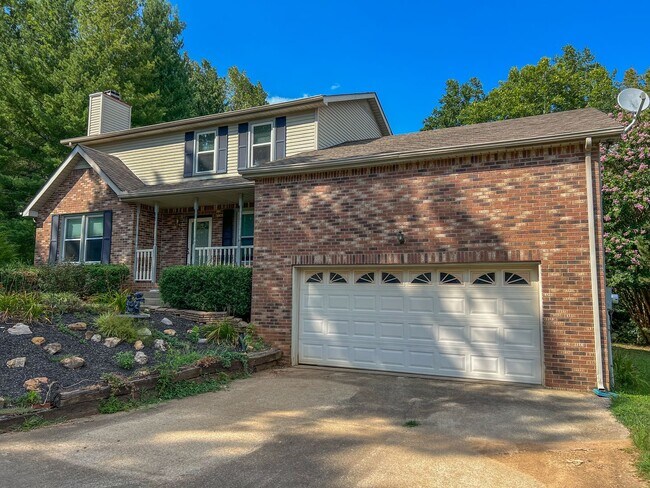 Building Photo - Gorgeous Single-Family Home! Large Deck, B...