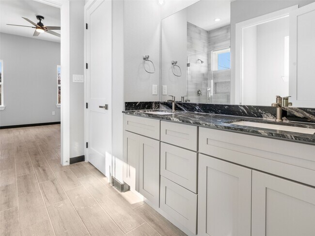 Building Photo - 209 Silverleaf Rd