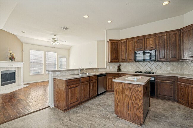 Building Photo - 1000 Leoti Ln