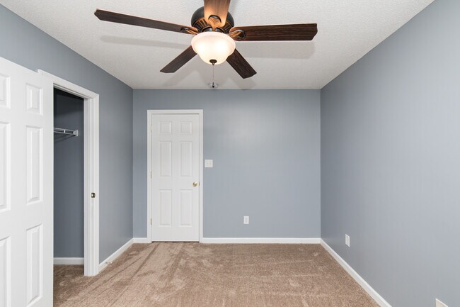 Building Photo - 4 Bedroom 2 Bath