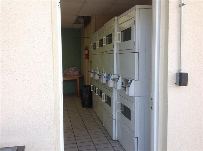 Building Photo - 2555 NE 11th St