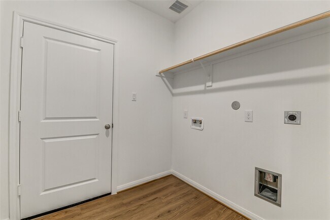 Building Photo - 11951 Pondwood Dr