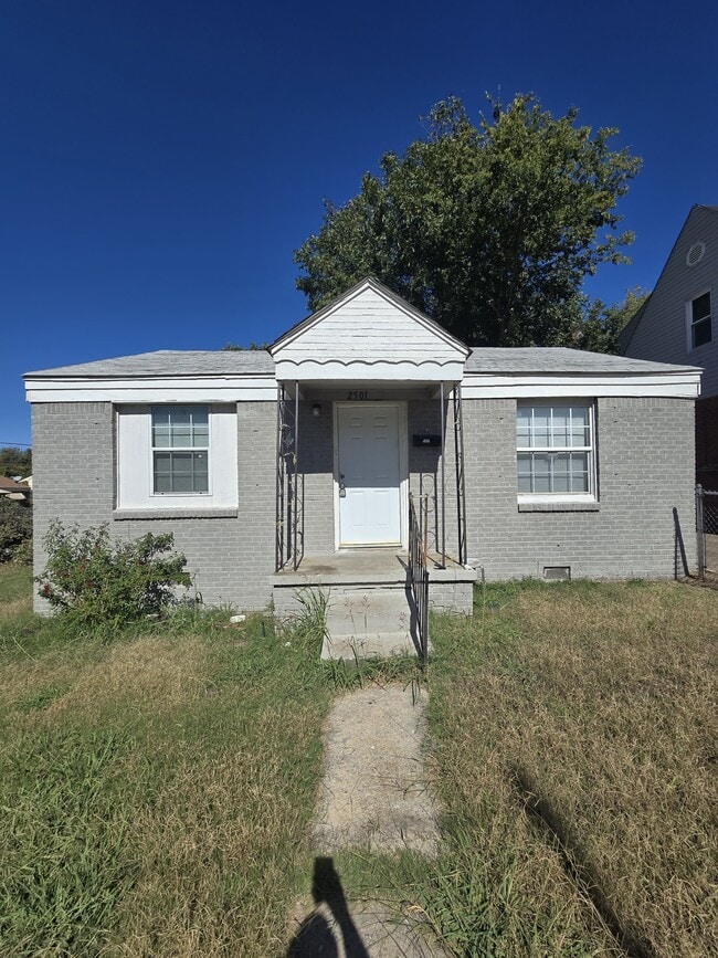 Primary Photo - 2501 NE 16th St