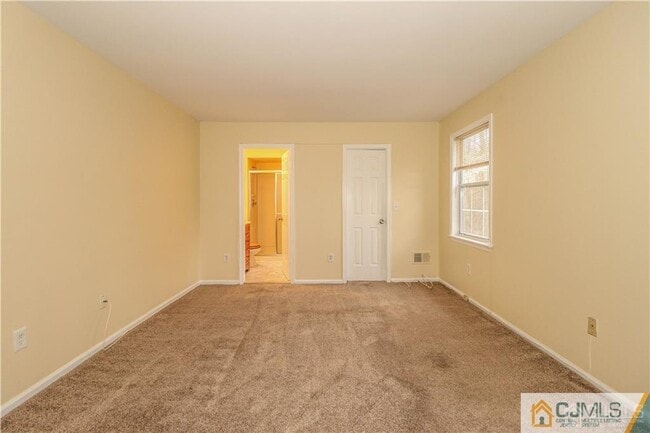 Building Photo - 18 Snowflake Ln