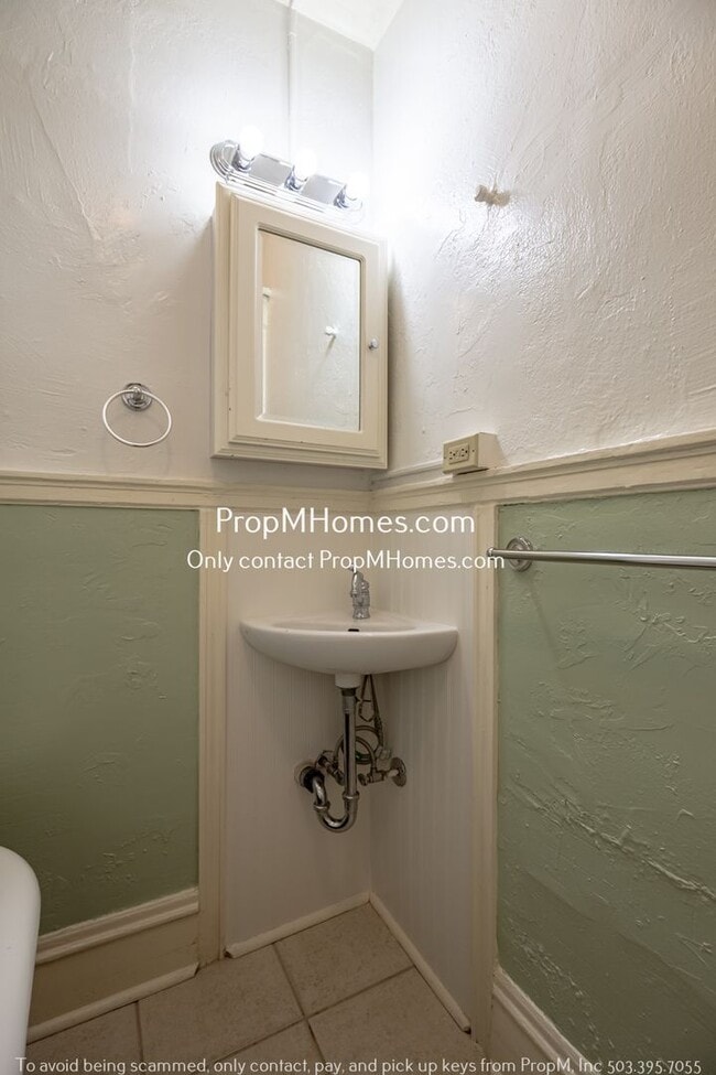 Building Photo - Classic Portland Condo in the Nob Hill Neighborhood!