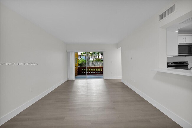 Building Photo - 9715 Fontainebleau Blvd