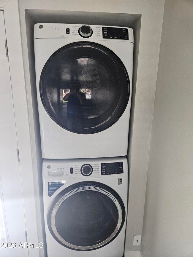 Building Photo - 521 W Maryland Ave