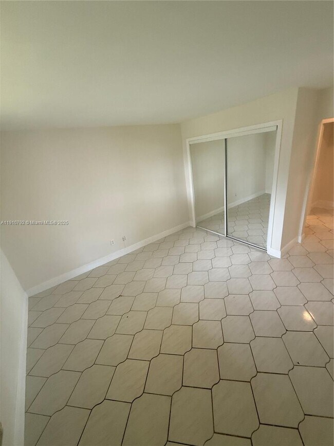 Building Photo - 1540 NE 191st St