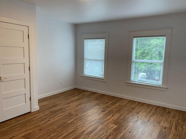 Building Photo - Beautiful 1bedroom on Sheridan
