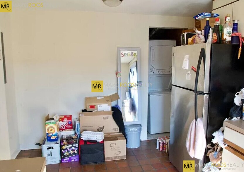 Building Photo - 103 Gainsborough St