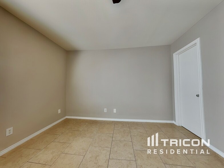 Building Photo - 8147 Steep Valley