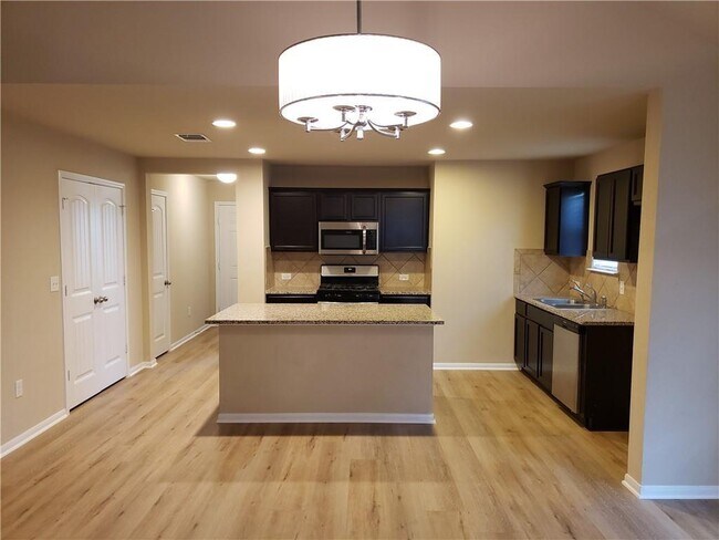 Building Photo - 14909 Custis Ln