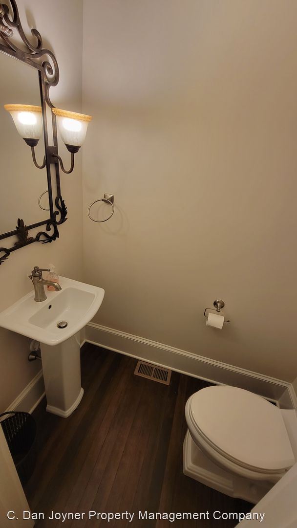 Building Photo - 5 br, 3.5 bath House - 108 W Prentiss Ave