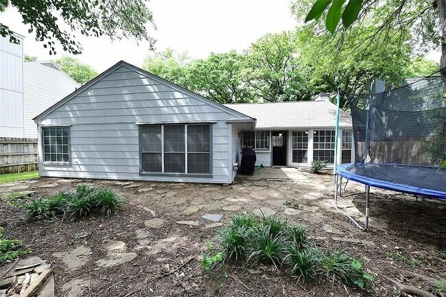 Building Photo - 525 Blair Meadow Dr