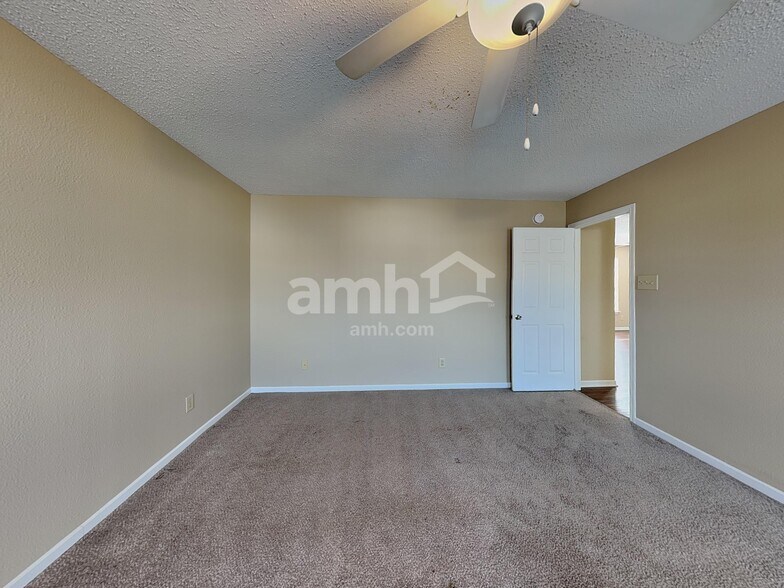 Building Photo - 6765 W Littleton Dr