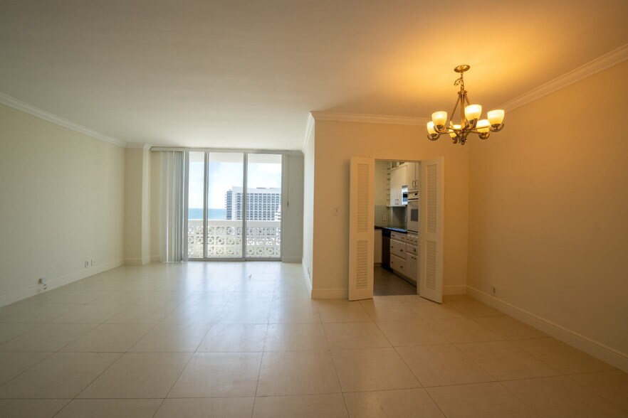 Building Photo - 4747 Collins Ave