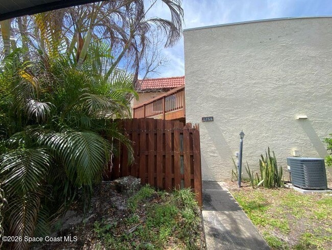 Building Photo - 8759 Live Oak Ct