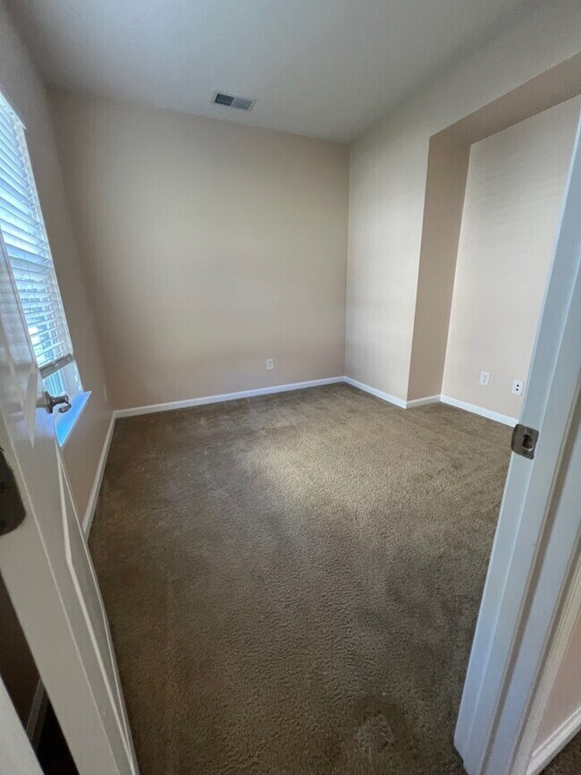 Building Photo - Coming Soon – Available November 1st! Spacious 4-Bedroom Home